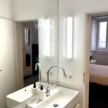 Need Praca Flores Apartment Lissabon